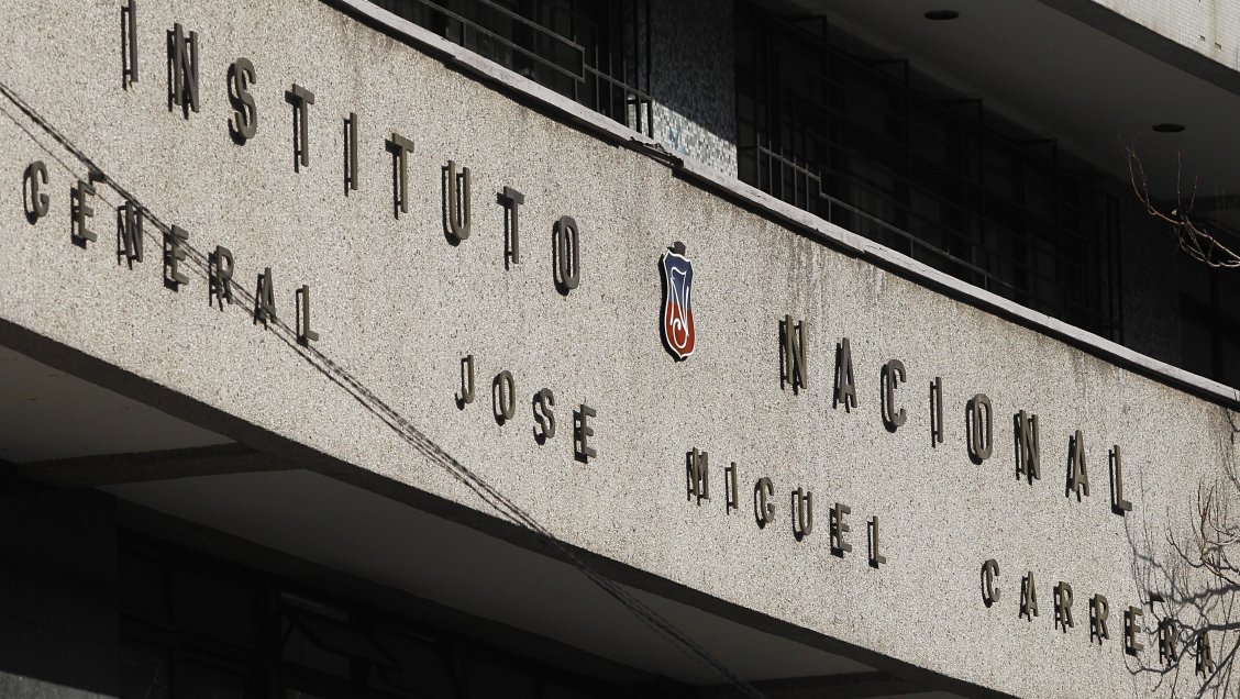 Instituto Nacional definirá posibilidad de convertirse en colegio mixto