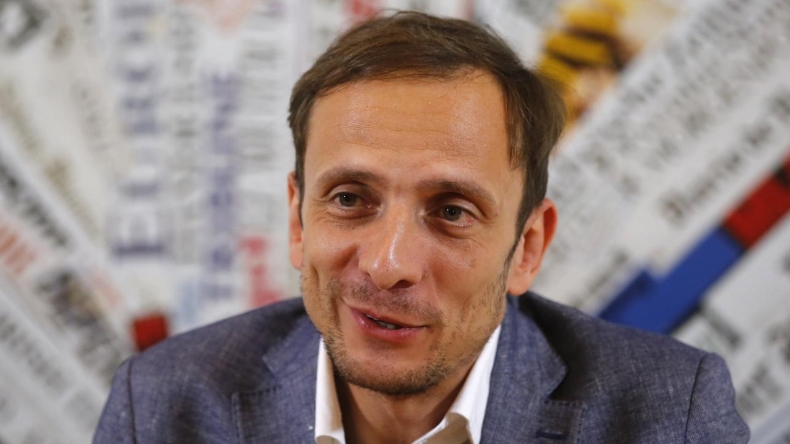 Político antivacunas fue hospitalizado por una varicela en Italia