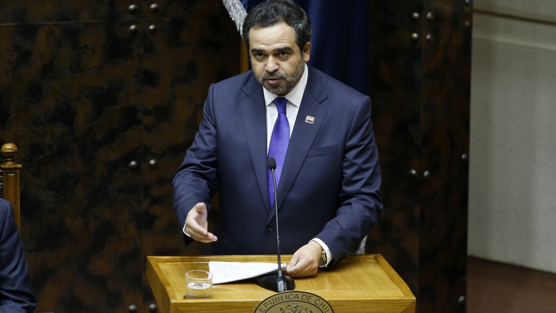 Presidente del Senado se restará del almuerzo con Bolsonaro en La Moneda