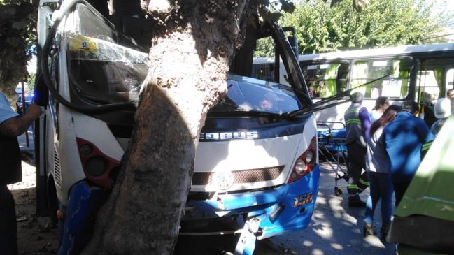 Al menos 25 heridos por choque de buses en centro de Viña del Mar