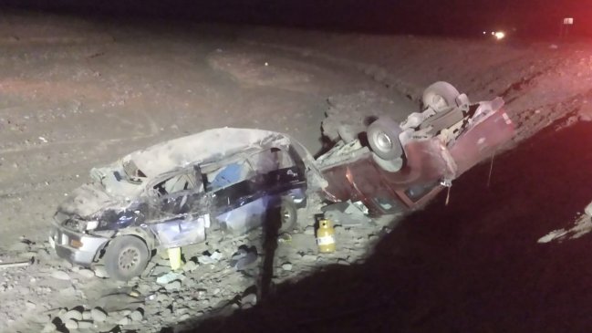 Chofer se dio a la fuga tras provocar volcamiento que dejó tres lesionados