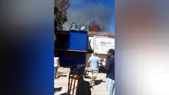 Incendio consume al menos seis casas en el poblado de La Tirana