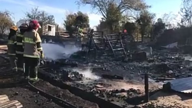 Investigan intencionalidad de incendio que destruyó dos casas en Río Claro