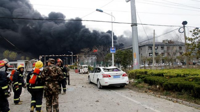 China: 44 muertos por explosión en planta química