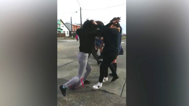 Puerto Montt: Pelea de escolares en la vía pública hace reaccionar a las autoridades