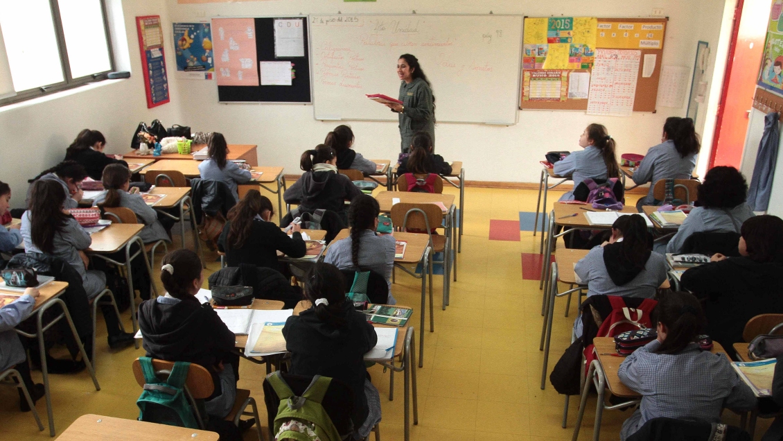 Prioridad para el Mineduc: Los niños deben aprender a leer en primero básico