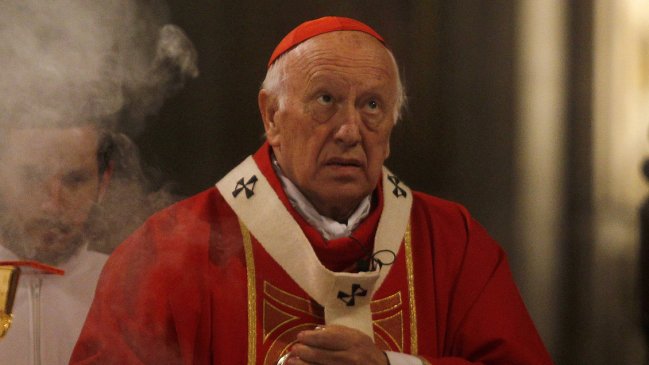 Experto: La continuidad de Ezzati era impresentable, había perdido su legitimidad