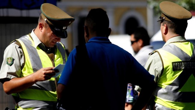 Alcalde UDI salomónico: Pide control de identidad y 