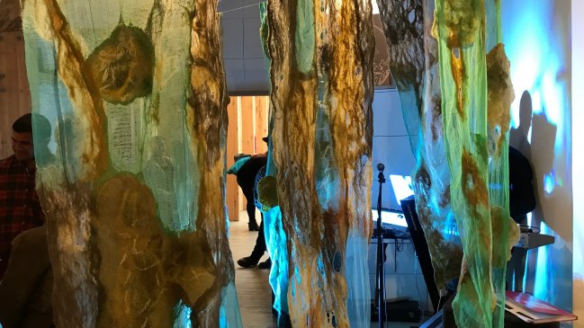  En Castro se inauguró muestra de arte y textil  