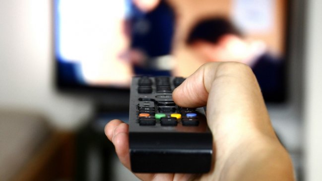 A la baja: Chilenos vieron 3,31 horas diarias de televisión en 2018
