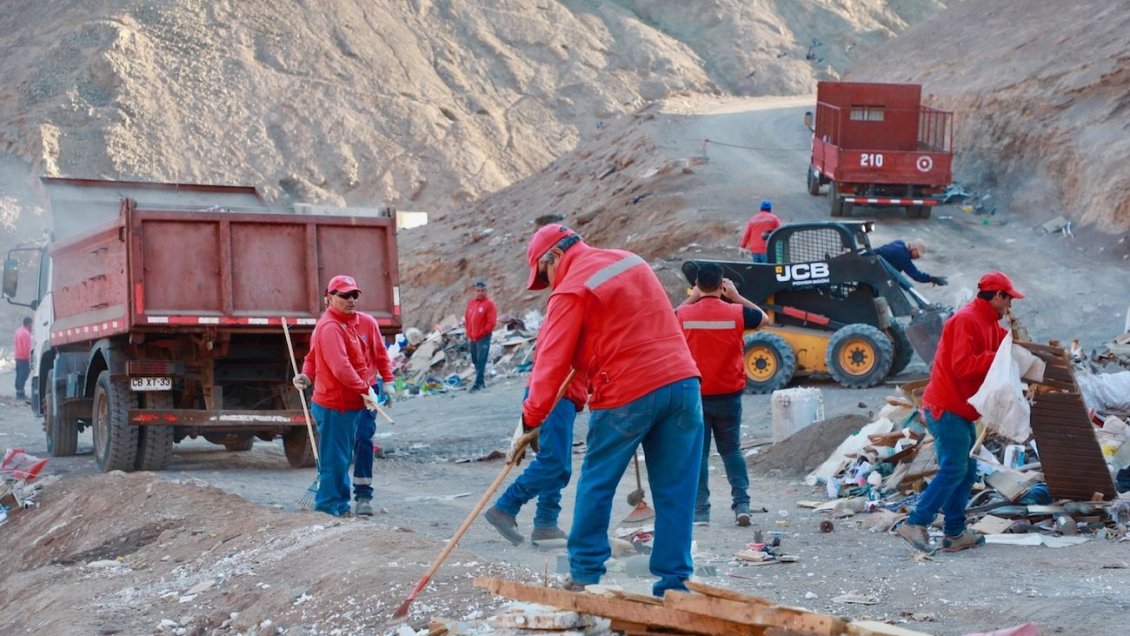 Con el retiro de 50 toneladas de basura municipio comenzó limpieza de quebradas en Antofagasta