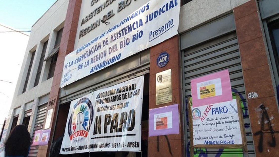 Trabajadores de la Corporación de Asistencia Judicial realizan paro nacional