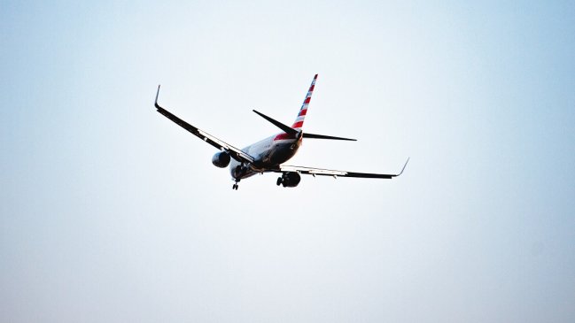 Pasajero de avión orinó en la maleta de una mujer en pleno vuelo