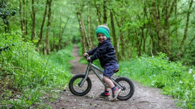 Sonrisa torcida de un niño de tres años ocultaba silencioso cáncer terminal