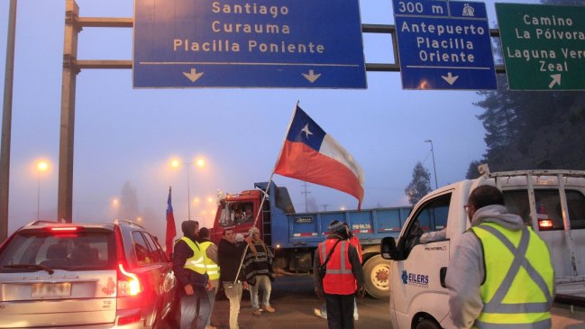 Camioneros lograron reunión con ministra Hutt tras bloquear la Ruta 68