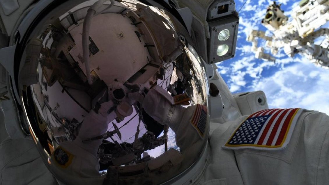 Se frustró primer paseo espacial sólo con mujeres por falta de un traje adecuado