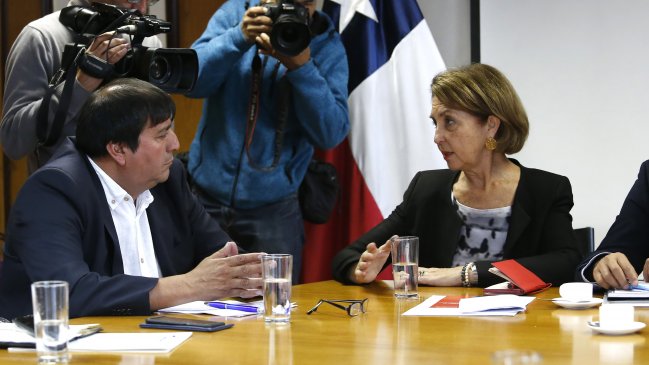 Ministra Hutt defiende expansión del Terminal 2 ante camioneros de Valparaíso