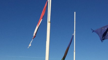  Bandera nacional hecha jirones en 