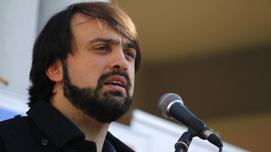 Sharp: Pensaría dos veces confiarle al Frente Amplio la política internacional