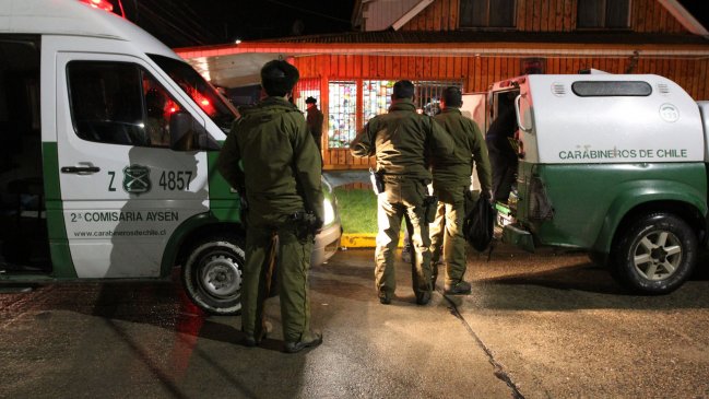 Detuvieron a un hombre acusado de agredir a una persona para robarle un vino en caja