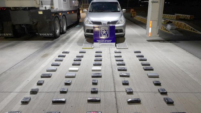 Detectan vehículo con 893 millones de pesos en drogas en paso fronterizo de Arica