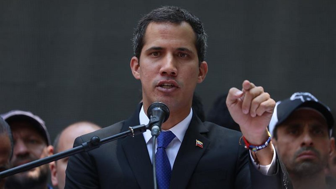 Contraloría de Venezuela inhabilita a Guaidó por 15 años para cualquier cargo público