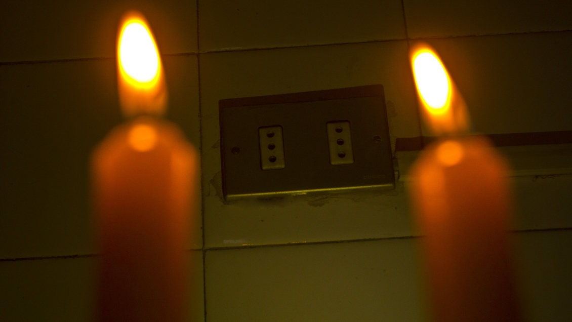 Villa Alemana: Choque de auto contra poste dejó sin luz a 1.500 hogares