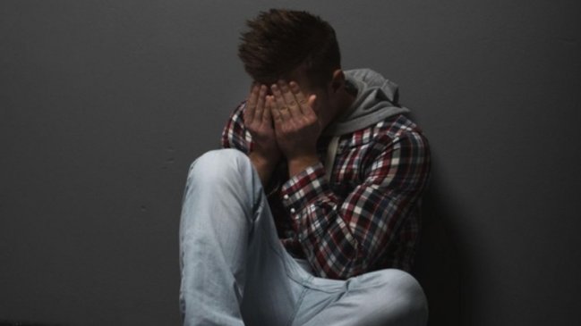 Denuncian que siete sujetos violaron a un hombre y viralizaron el acto en Argentina