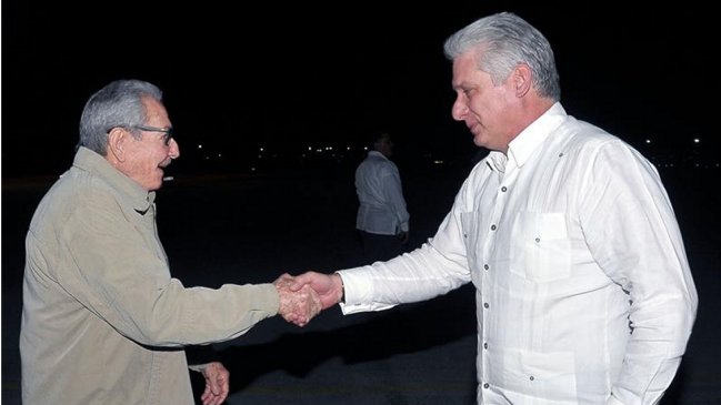  Raúl Castro reaparece para recibir al actual mandatario cubano  
