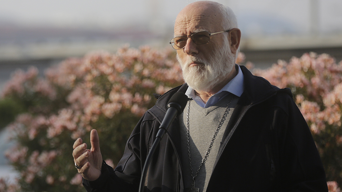 Aós viaja a Roma para discutir con el papa 