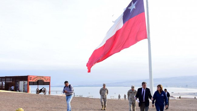 Arica: Bandera Bicentenario del Morro está 