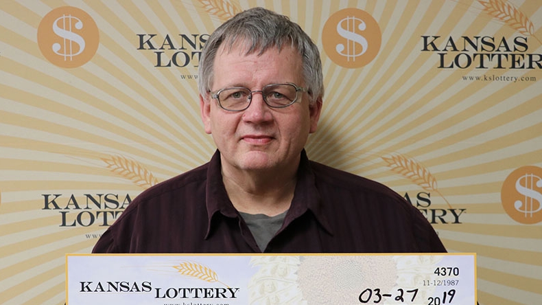 Hombre apostó de más por error y ganó dinero de casualidad