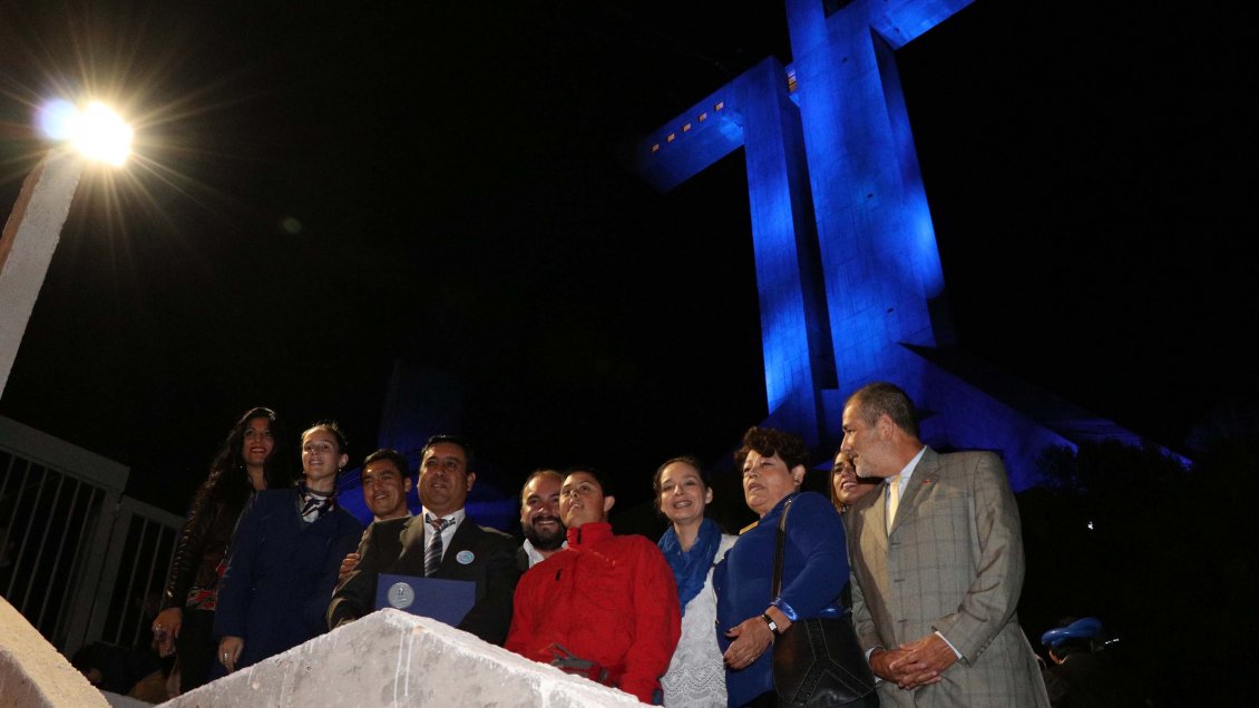 Coquimbo: Cruz del Tercer Mileno se viste de azul por el Día Mundial del Autismo