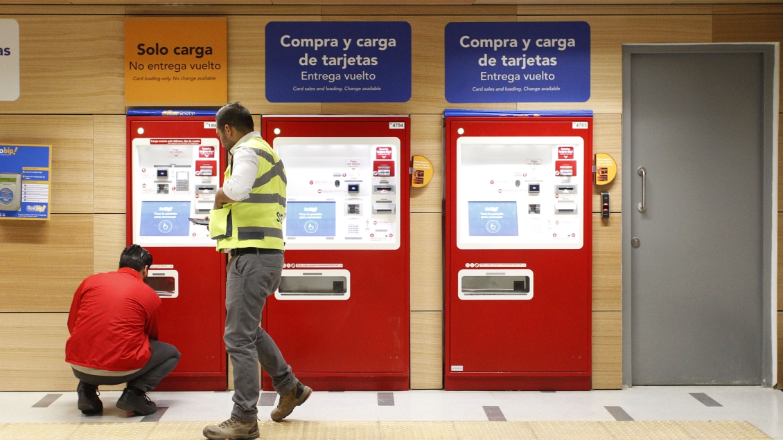 Falla afecta a red de carga de tarjetas bip! en el Metro