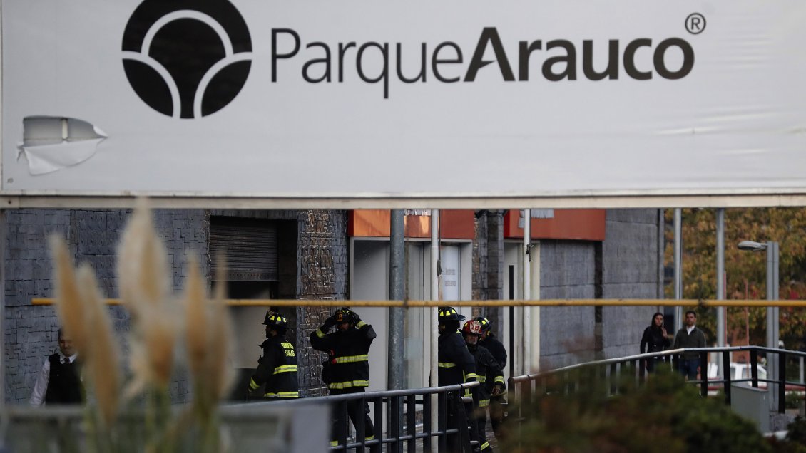 Parque Arauco: Funcionarios acusan malas condiciones de trabajo tras incendio