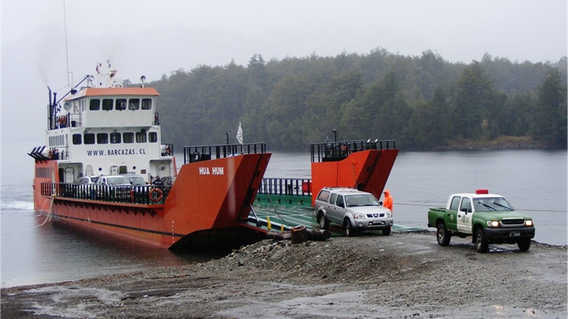 Armada sancionó a barcaza por descarga de agua contaminada al Lago Pirihueico