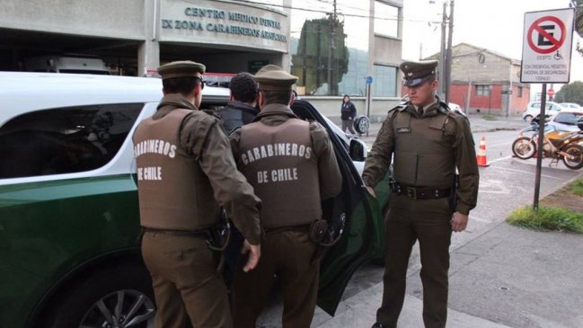 Carabinero fue detenido cuando trató de robar una cartera