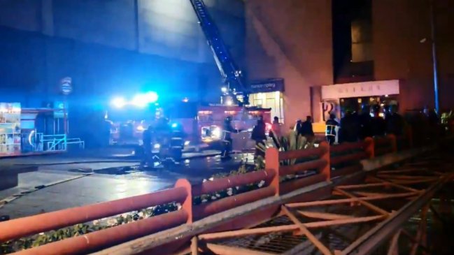 Bomberos controló incendio en Mall Parque Arauco