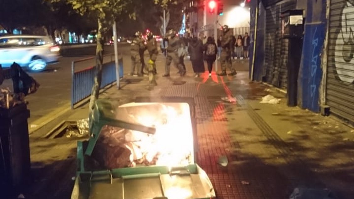 Ambulantes denunciaron celo de Carabineros tras muerte de vendedor en la Alameda