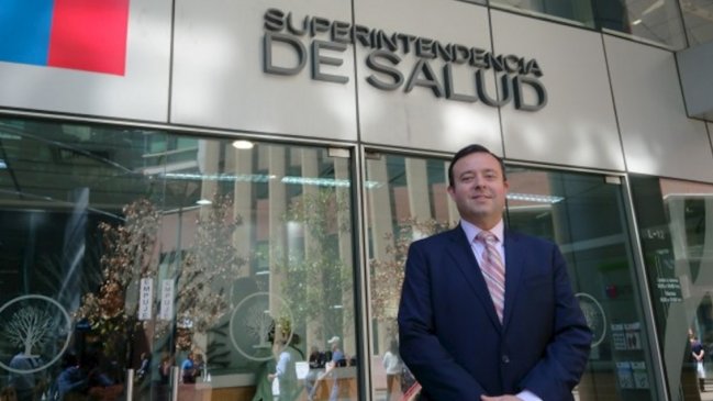 Diputado RN insiste en la salida del superintendente de Salud