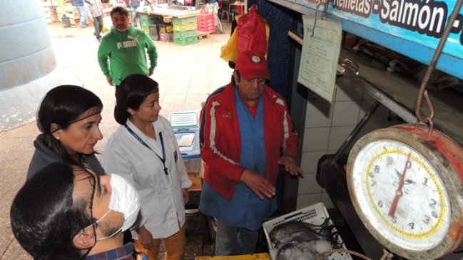 Intensifican fiscalización sanitaria a venta de pescados y mariscos en Ñuble