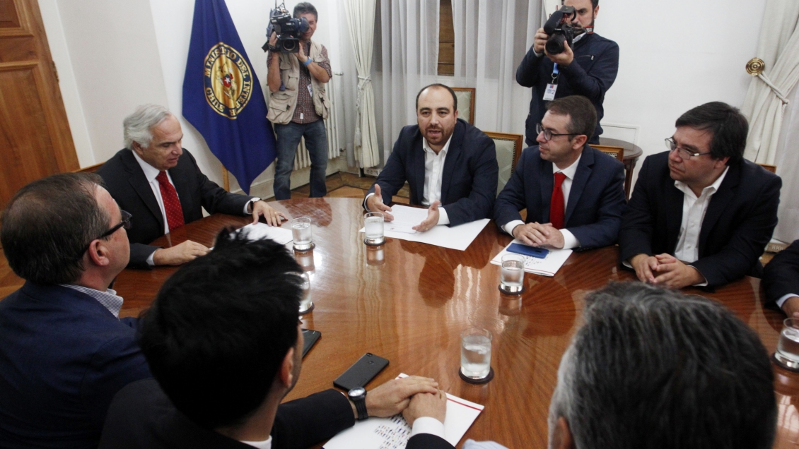 Diputados DC anunciaron rechazo en bloque a control preventivo a menores