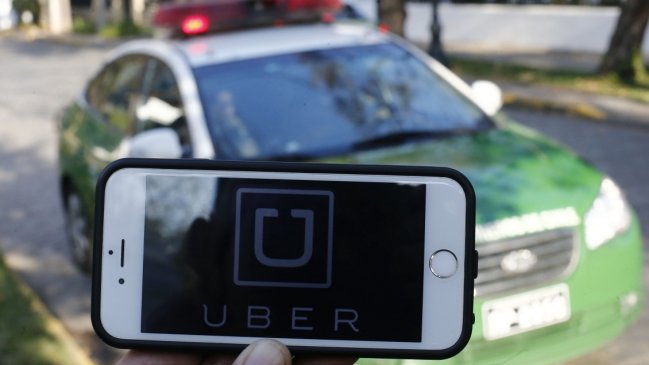 Chofer de Uber repele robo tras quitarle arma a asaltantes