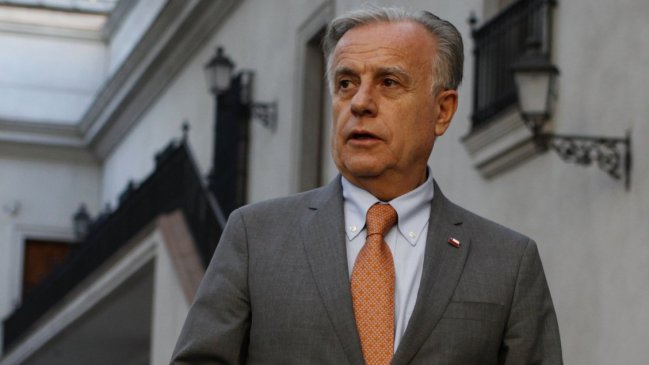 Ministro de Salud volvió a eludir preguntas sobre cuestionado superintendente
