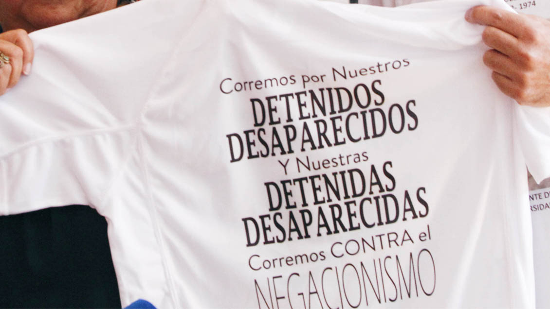 AFDD reiteró llamado a corredores del Maratón de Santiago a sumarse a campaña contra el negacionismo