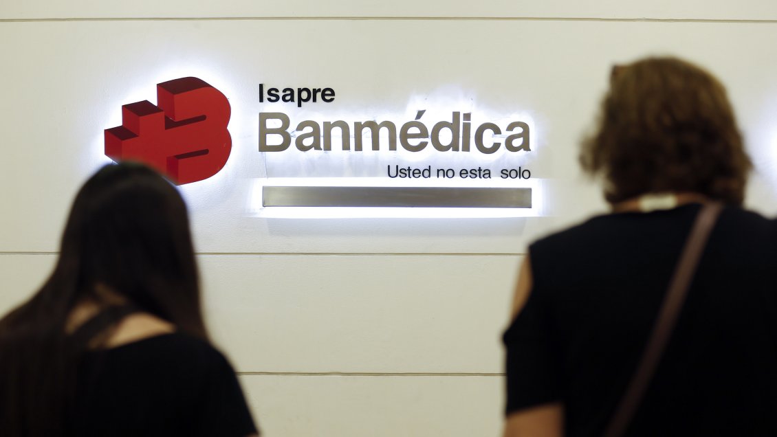 Norma sobre isapres: Parlamentarios insisten y piden salida del superintendente