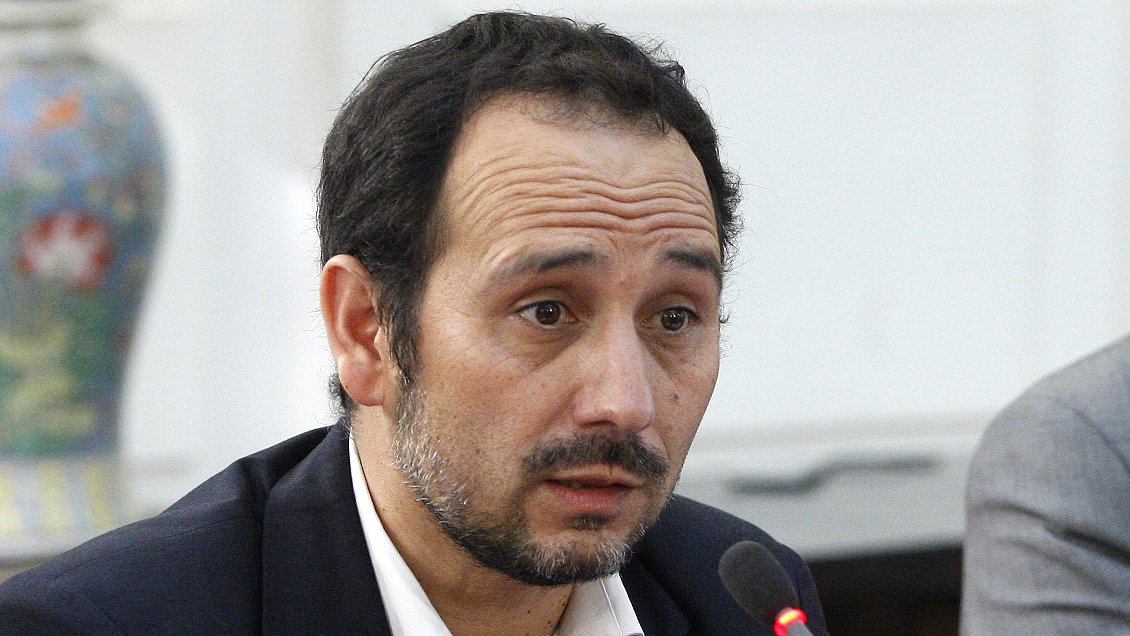 Comparación comunista de Piñera con Pinochet enreda debate tributario en horas clave