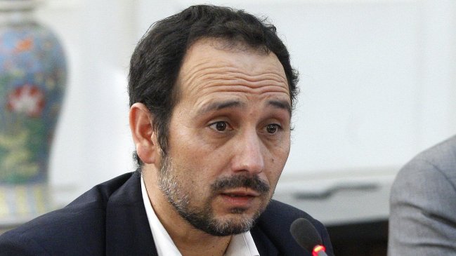 Comparación comunista de Piñera con Pinochet enreda debate tributario en horas clave