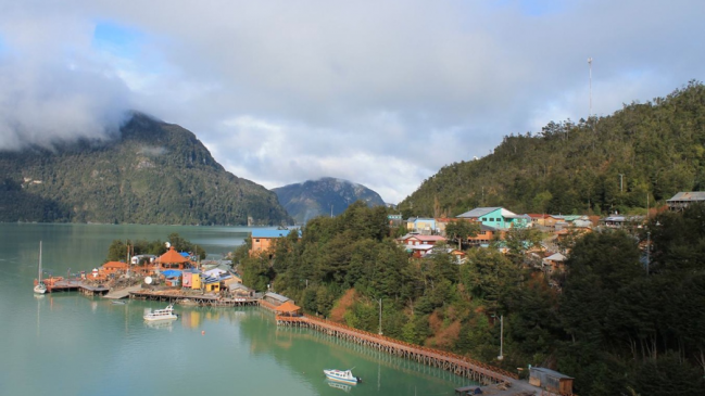 Naufragio de embarcación en Caleta Tortel dejó un fallecido