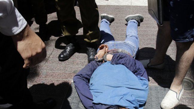 Detención ciudadana: Atrapan a delincuente que robó la pensión a un anciano en Viña del Mar